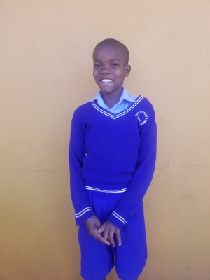 Logo School sweaters voor 502 kinderen in Oeganda